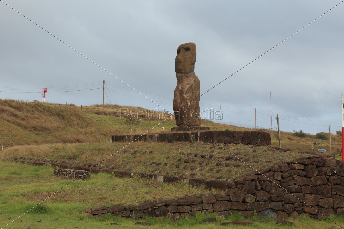Ilustração em vetor premium de estátuas moai na ilha de páscoa