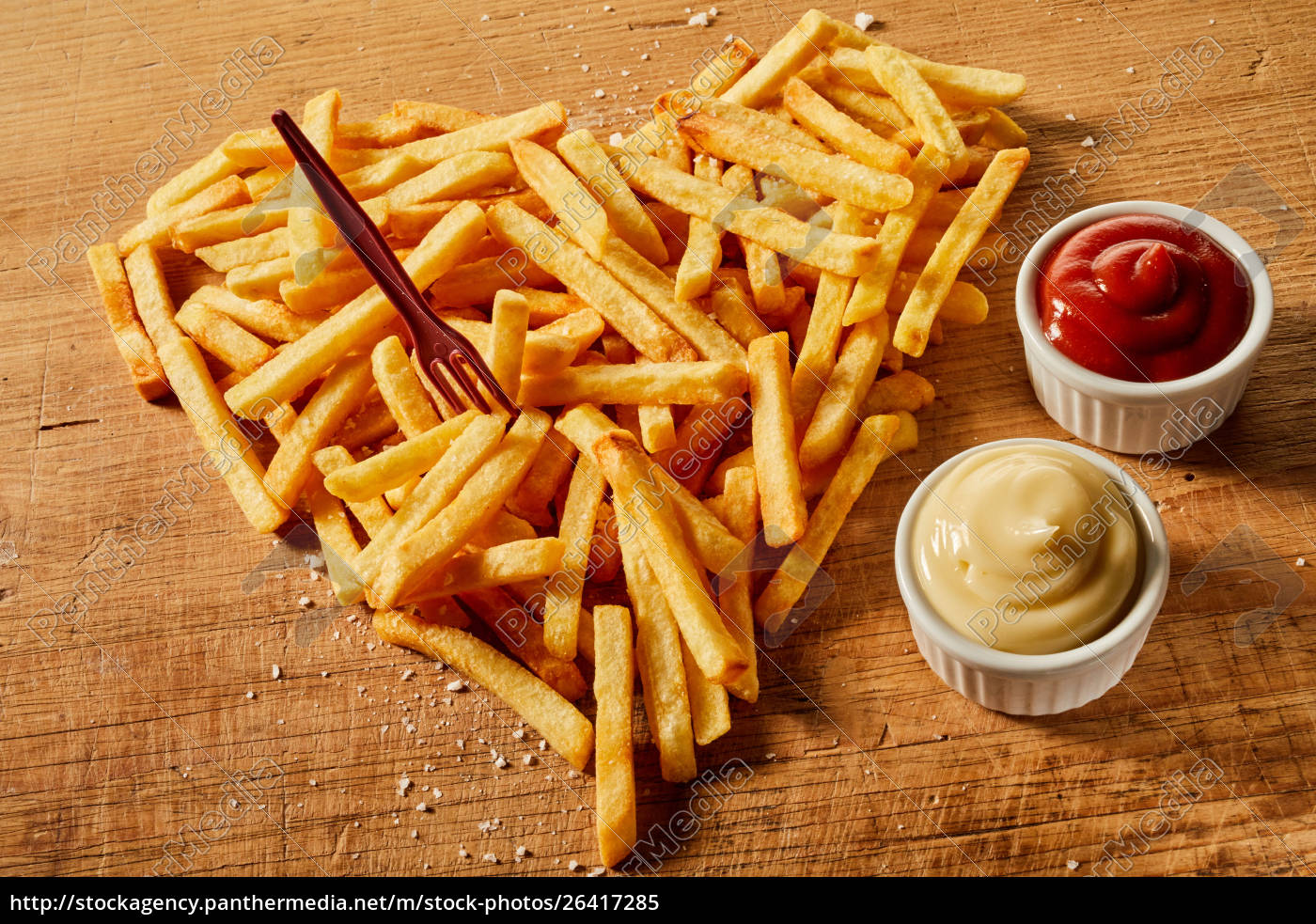 Foto batata frita crocante com ketchup