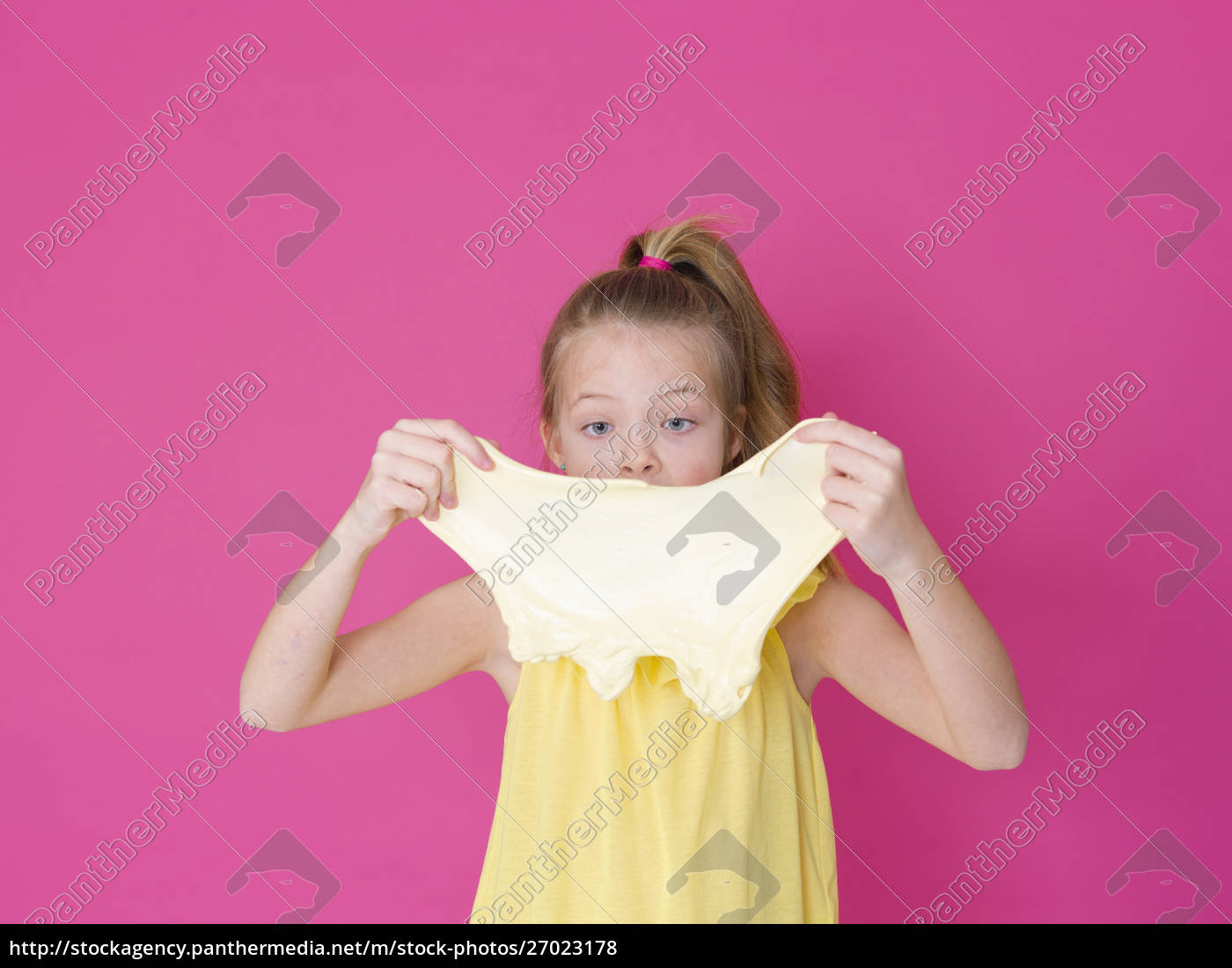 Foto De Stock Retrato De Crianças Da Menina Bonita. 10 Anos